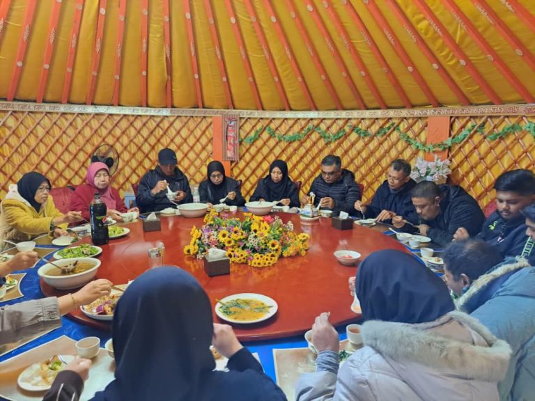 Jom Jelajah Benua customers in Beijing – Inner Mongolia