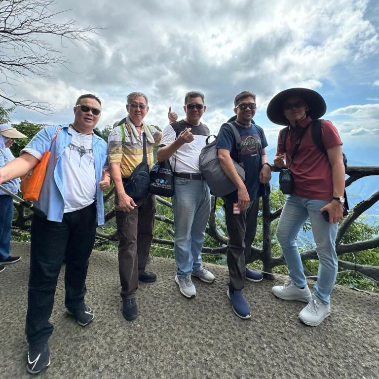 Jom Jelajah Benua customers in Zhangjiajie