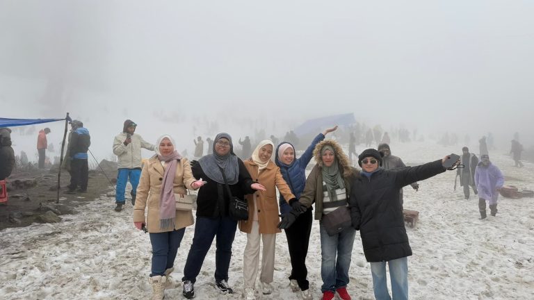 Jom Jelajah Benua customers in Kashmir – Agra – Delhi