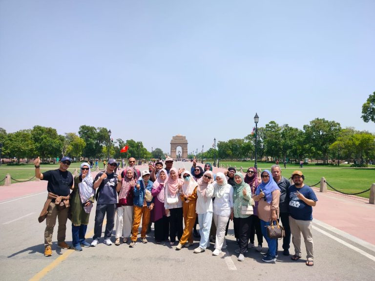 Jom Jelajah Benua customers in Kashmir – Agra – Delhi