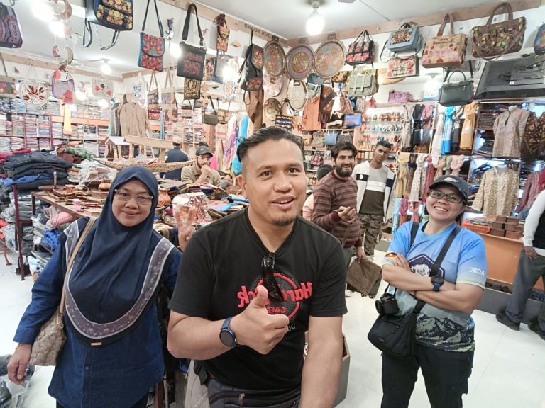 Jom Jelajah Benua customers in Kashmir – Agra – Delhi