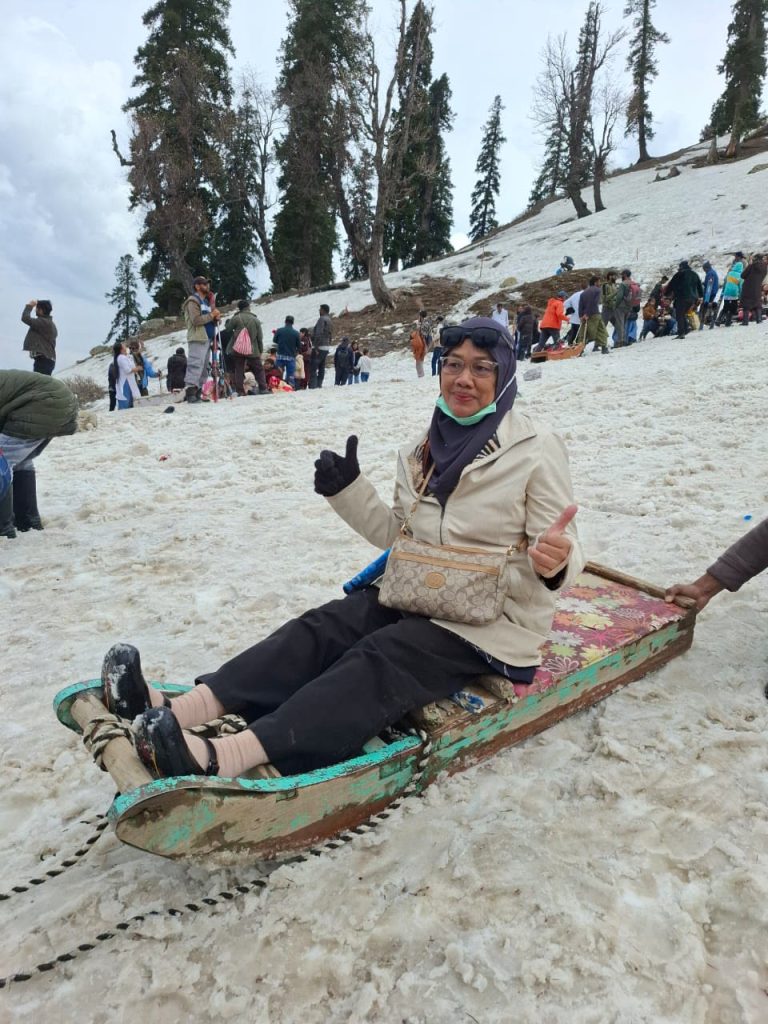 Jom Jelajah Benua customers in Kashmir – Agra – Delhi