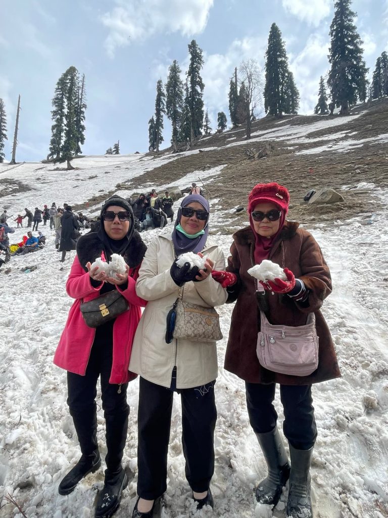 Jom Jelajah Benua customers in Kashmir – Agra – Delhi