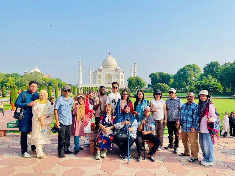 Jom Jelajah Benua customers in Kashmir – Agra – Delhi