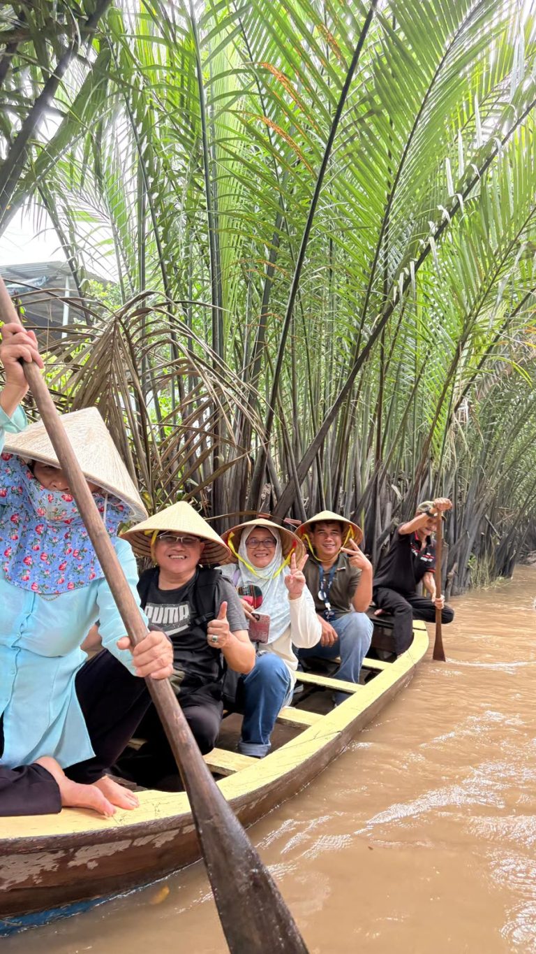 Jom Jelajah Benua customers in Dalat – Mui Ne – Ho Chi Minh