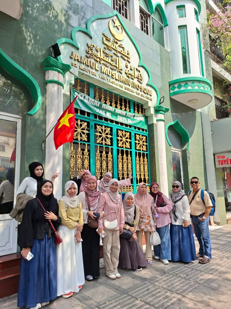 Jom Jelajah Benua customers in Dalat – Mui Ne – Ho Chi Minh