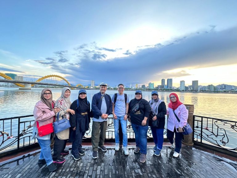 Jom Jelajah Benua customers in Danang – Hoi An – Ba Na Hills
