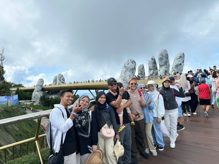 Jom Jelajah Benua customers in Danang – Hoi An – Ba Na Hills