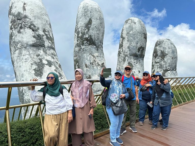 Jom Jelajah Benua customers in Danang – Hoi An – Ba Na Hills