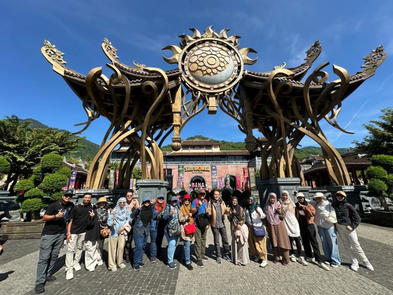 Jom Jelajah Benua customers in Danang – Hoi An – Ba Na Hills