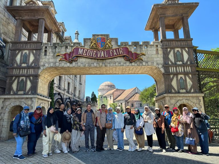 Jom Jelajah Benua customers in Danang – Hoi An – Ba Na Hills