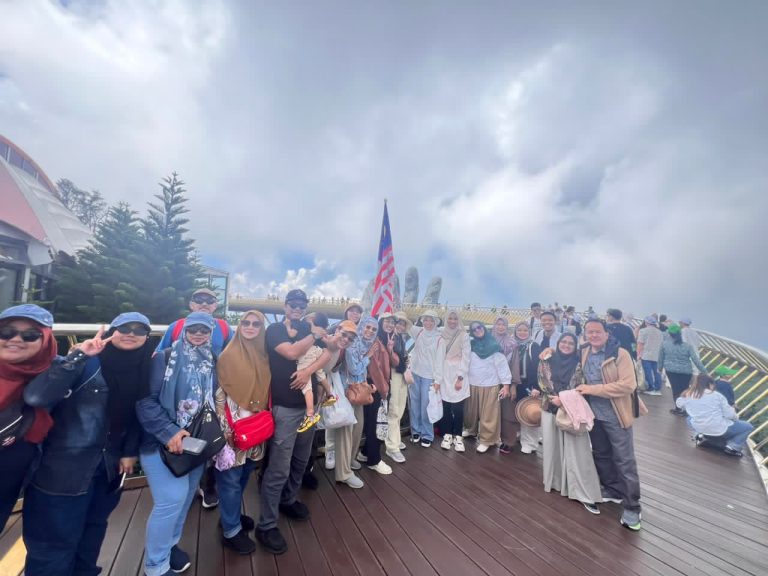 Jom Jelajah Benua customers in Danang – Hoi An – Ba Na Hills