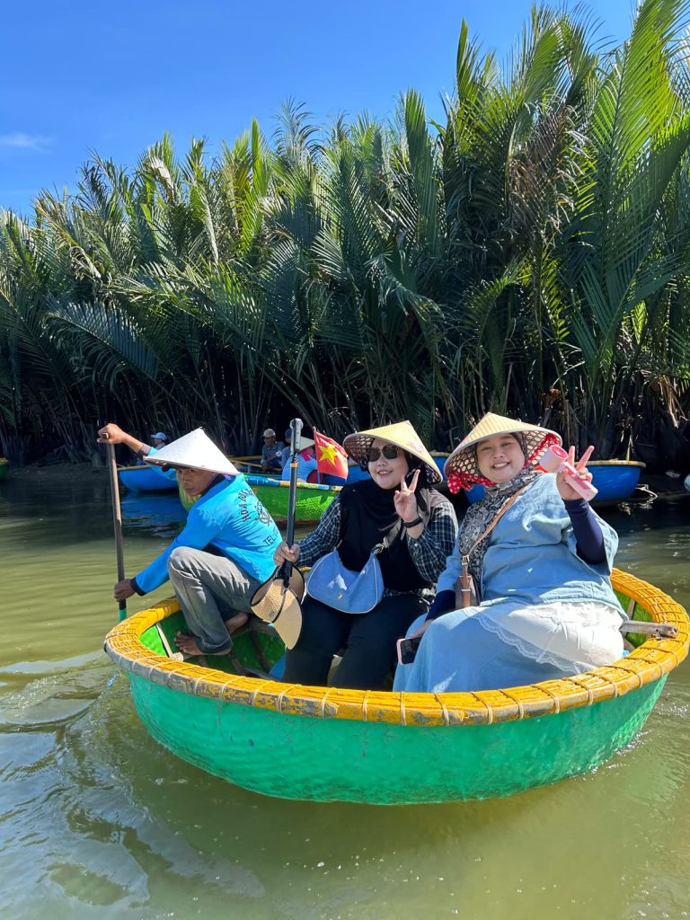 Jom Jelajah Benua customers in Danang – Hoi An – Ba Na Hills