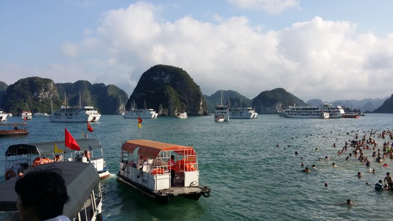 Jom Jelajah Benua customers in Hanoi – Sapa – Fansipan – Halong Bay