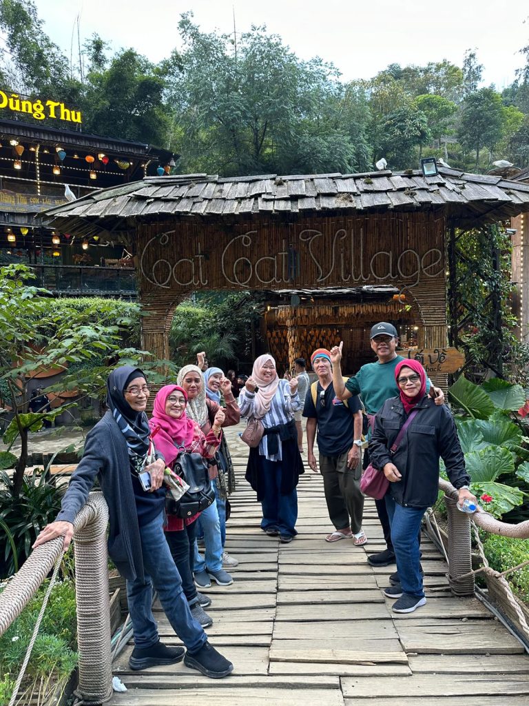 Jom Jelajah Benua customers in Hanoi – Sapa – Fansipan – Halong Bay