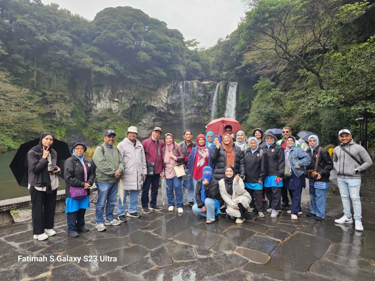 Jom Jelajah Benua customers in Hanoi – Sapa – Fansipan – Halong Bay