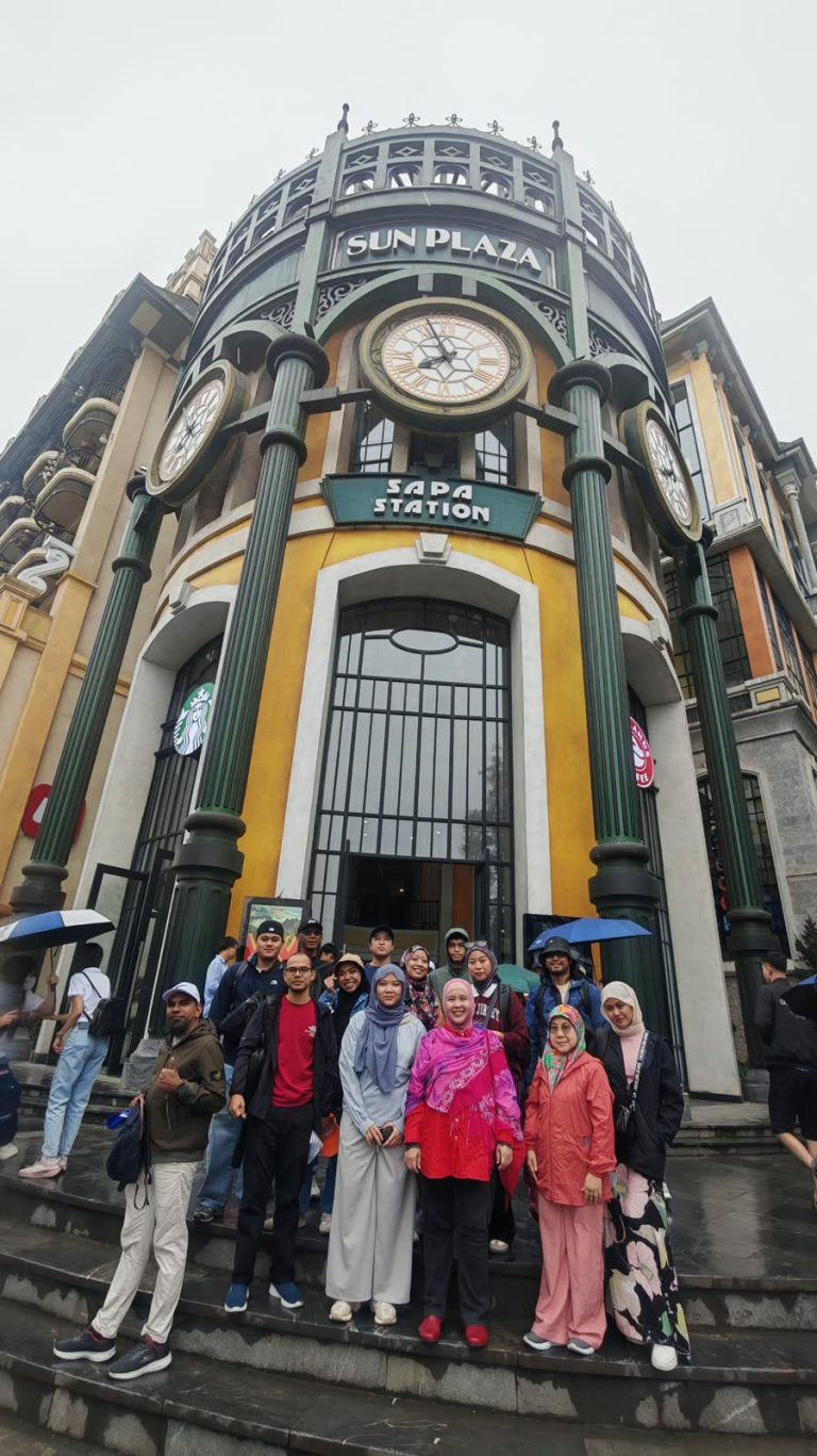 Jom Jelajah Benua customers in Hanoi – Sapa – Fansipan – Halong Bay