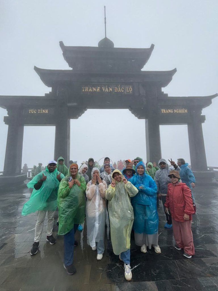 Jom Jelajah Benua customers in Hanoi – Sapa – Fansipan – Halong Bay