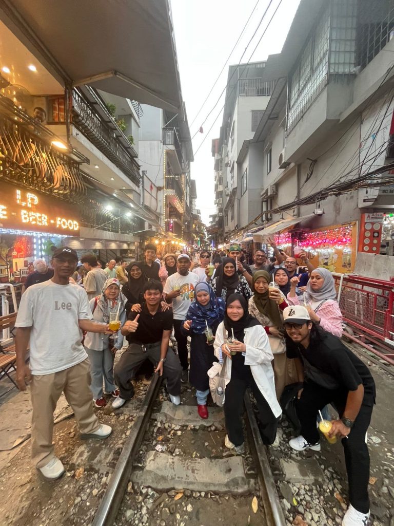 Jom Jelajah Benua customers in Hanoi – Sapa – Fansipan – Halong Bay